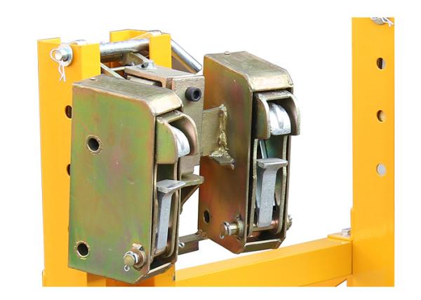 Capacidade automática montada empilhadeira 1500Kg de três cilindros do Eagle-aperto dobro do grabber do cilindro da Borracha-correia de DG1500B