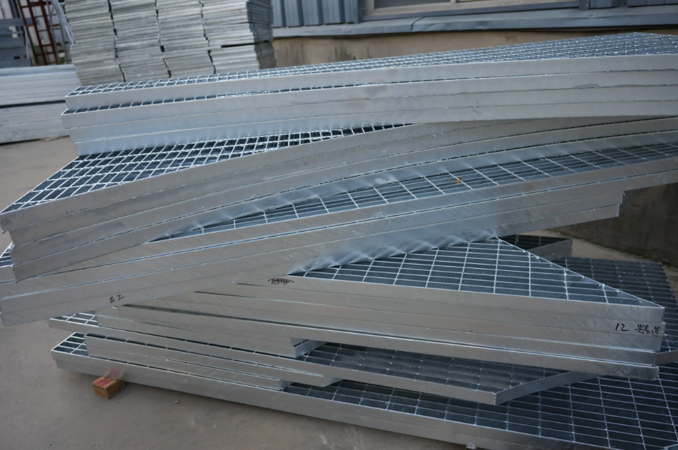 Customizable Steel Grating for High-Impact Areas, Coastal Installations