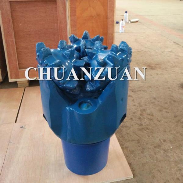 Role bocados de rolo de aço forjados da rocha do bocado Tricone do dente/IADC 127 com carboneto de tungstênio