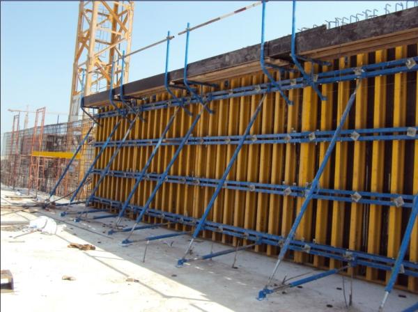 60KN/m2 Retaining Concrete Wall Formwork Timber Beam Wall Formwork , Waterproof 55-60kg/m2