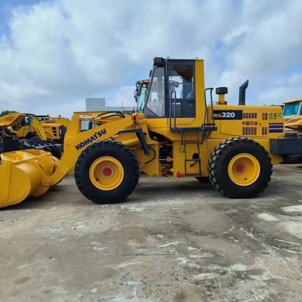 Used Japanese Made Komatsu WA320 Wheel Loader Used Loaders for Sale