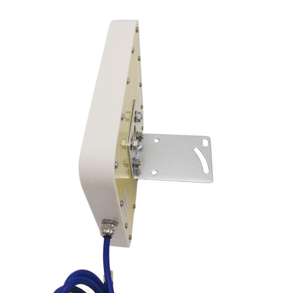 Pcb Chip Ultra Wideband Antenna  3700-4200MHz 14 DBi SMA Connector With Cable186x186x28