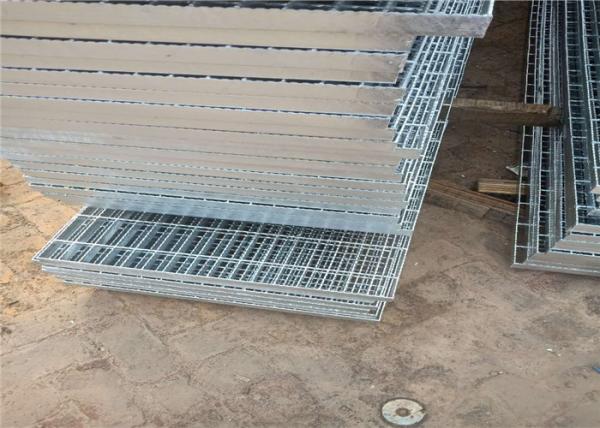 Barre de traverse espaçant la grille dentelée en métal de distance centrale de 30mm