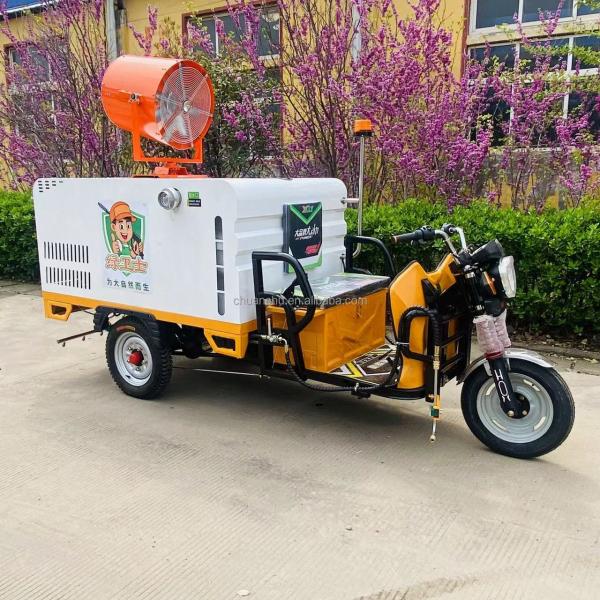 Chariot d'arrosage environnemental personnalisé Moteur tricycle camion à pulvérisation d'eau tricycle tracteur réservoir d'eau avec énergie électrique pure