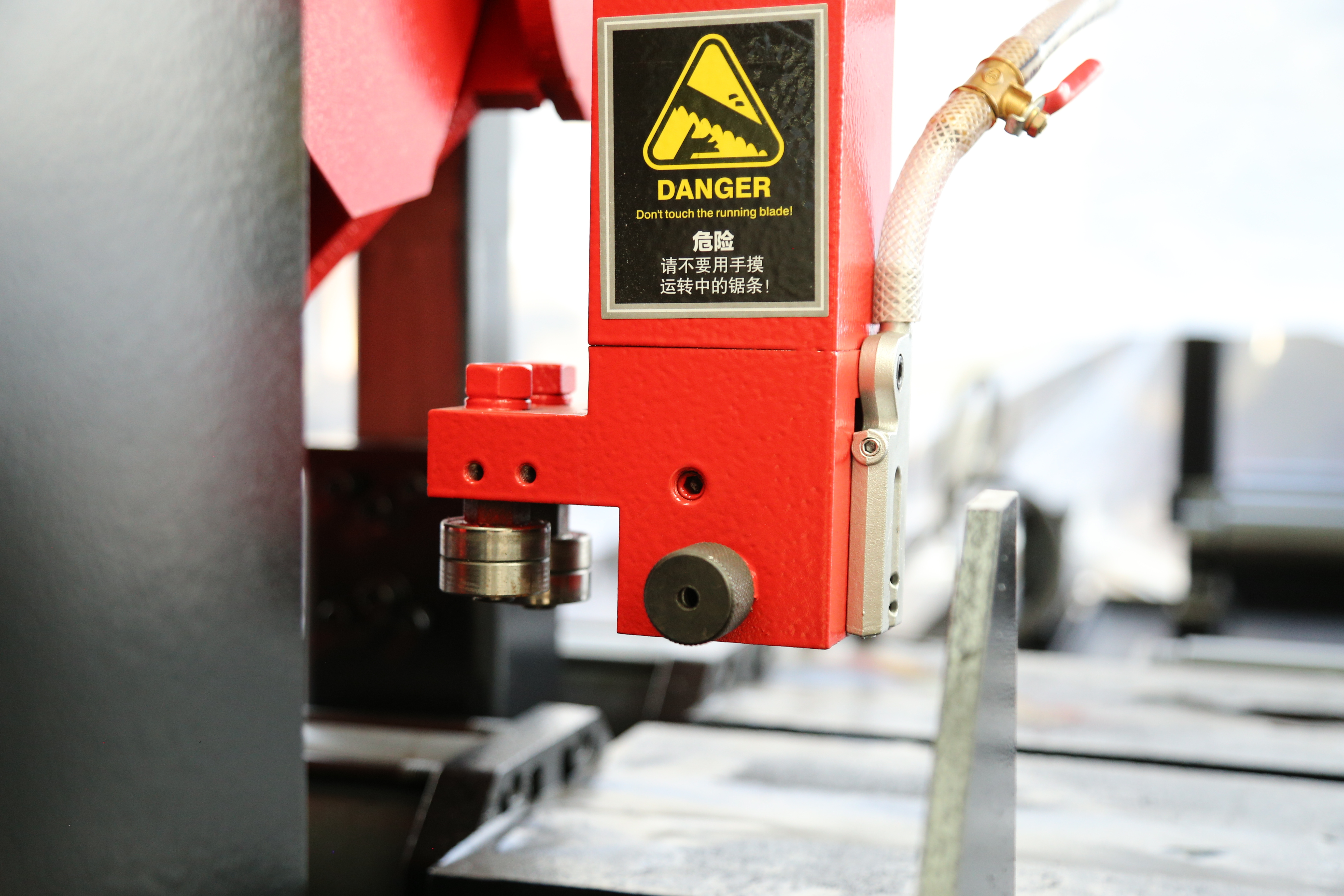 Precision 0.1MM Horizontal Table Band Saw Machine Customized Steel Cutting Bandsaw