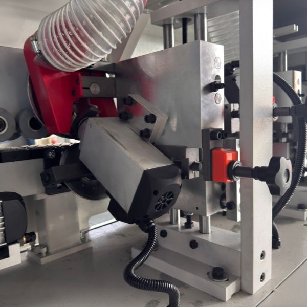 Chanteuse de bordure automatique compacte à 5 fonctions 7KW pour le travail du bois