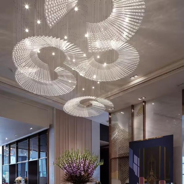 Éclairage de lustre grand et unique en verre de luxe moderne, non personnalisé, pour la décoration intérieure