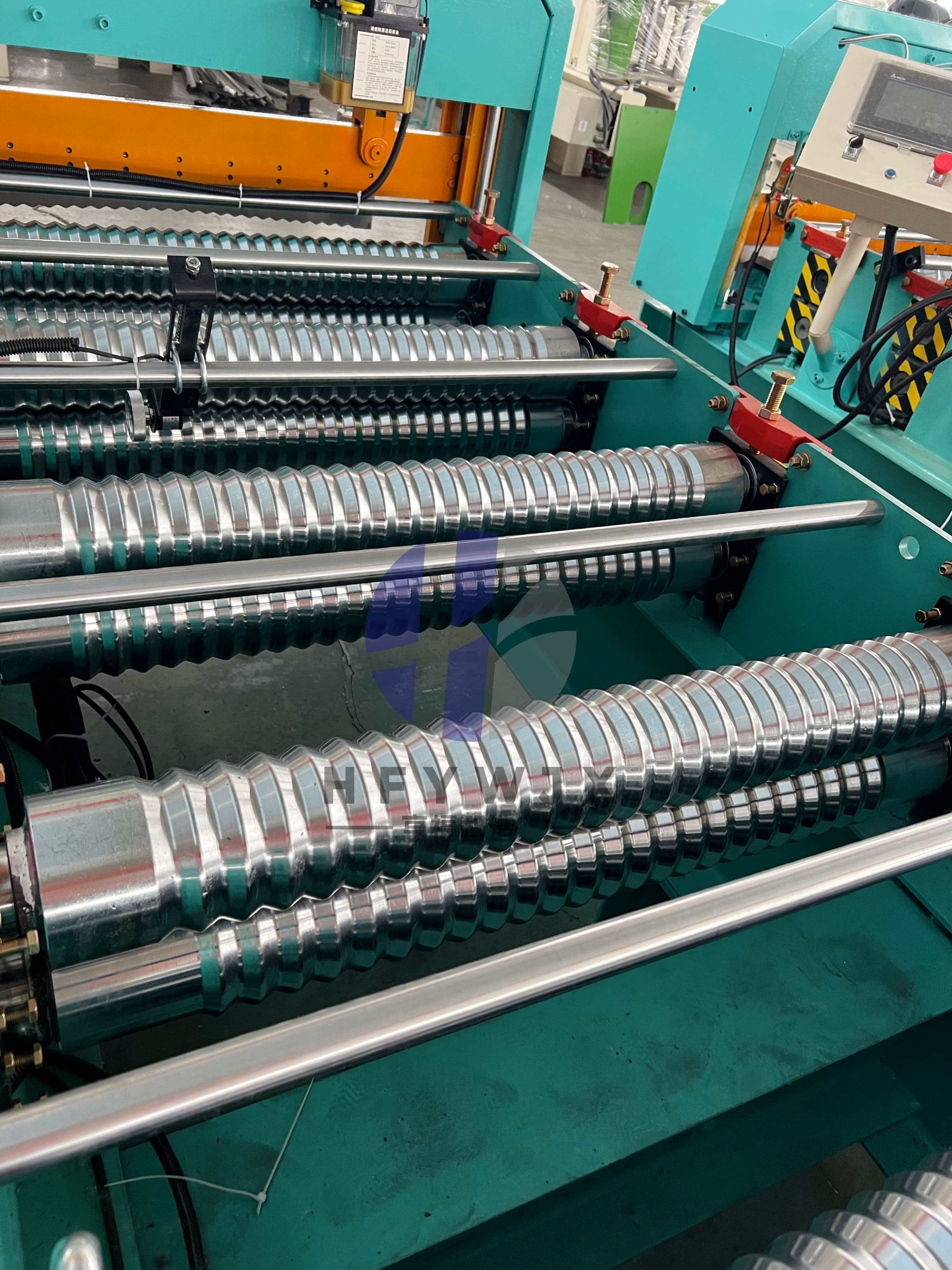 690mm Small Corrugated Roof Sheet Roll Forming Machine with PLC Touch Screen Control and Servo Flying Cut