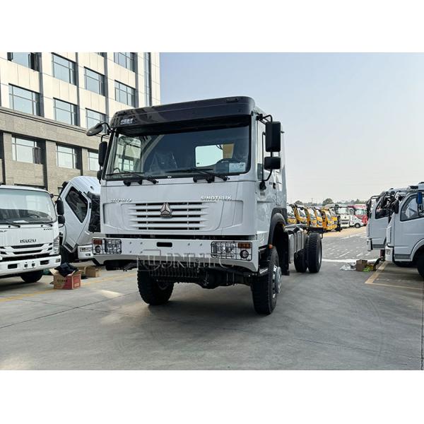 SINOTRUK HOWO Diesel Cargo Truck 4x4 6 Wheeler Chassis With Crane Low Price