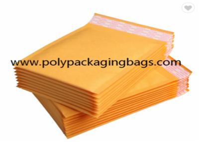 O selo esparadrapo do derretimento quente acolchoou envelopes da bolha de Kraft