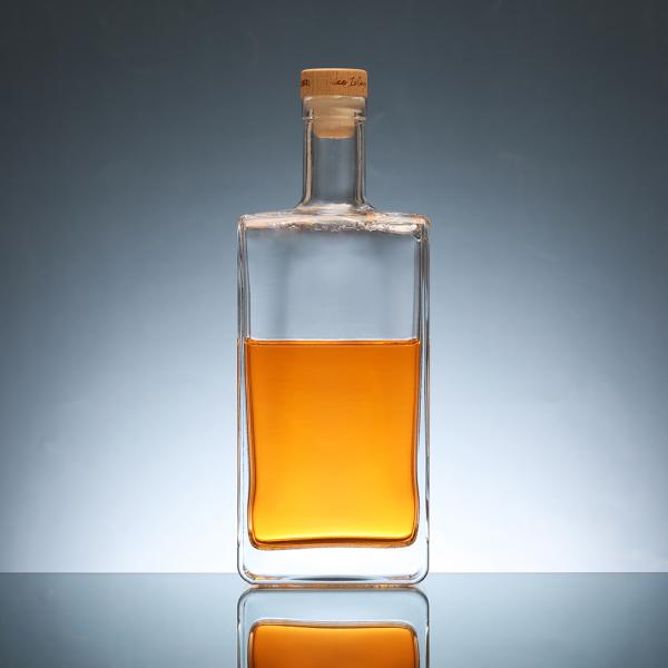 Customized 750ml Vodka Liquor Glass Bottle with Stopper and Transparent Material