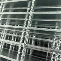Barre de roulement en argent lisse galvanisée Grille en acier plat avec barres transversales de 3 mm
