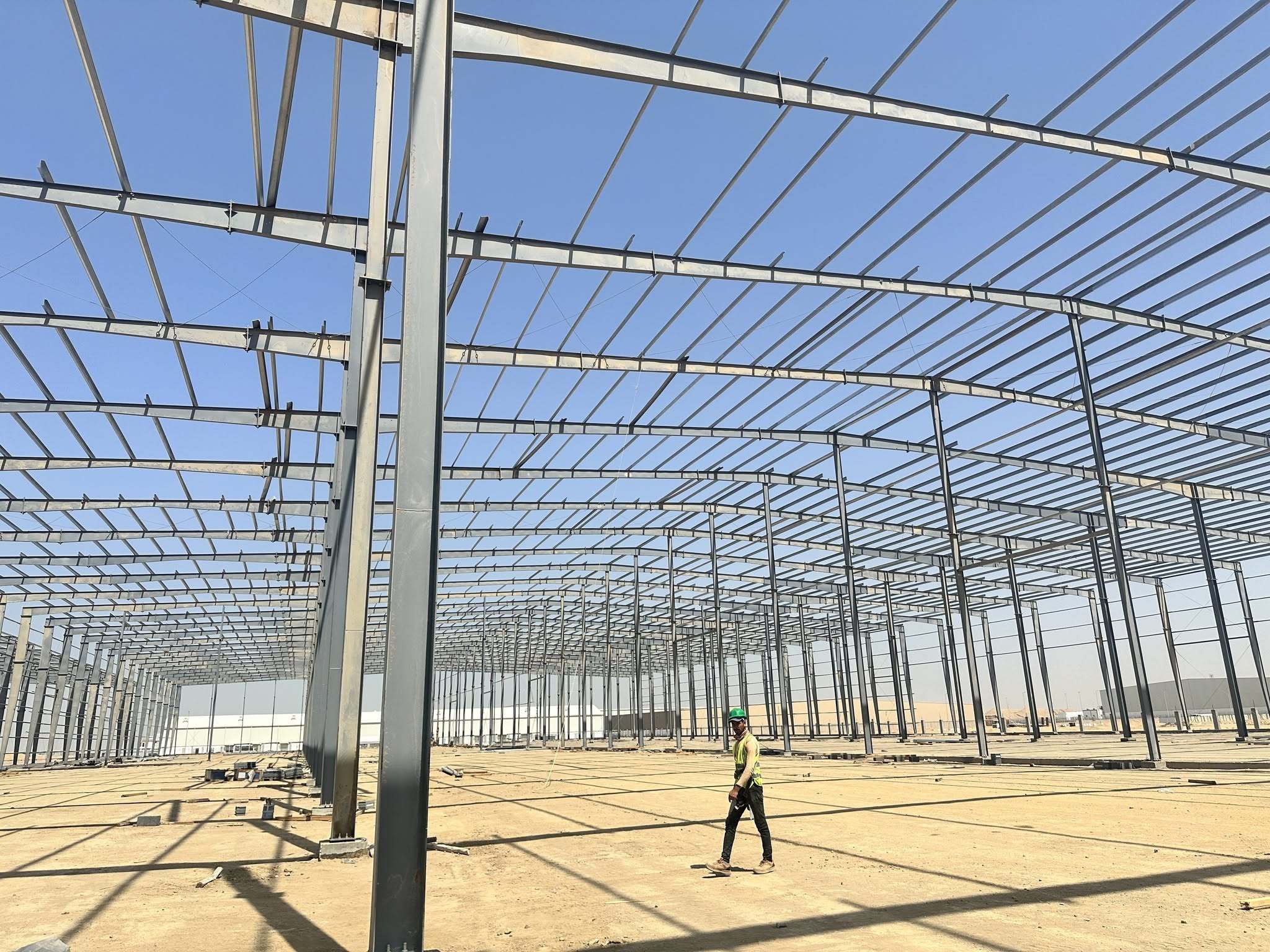 Light Weight Prefabricated Steel Structure Building with Galvanized or Painted Finish for Quick Erection