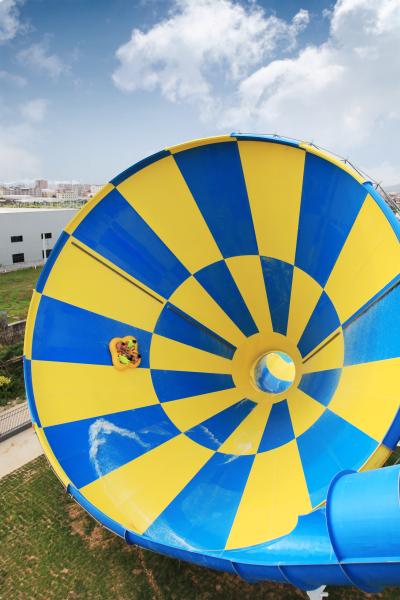 Les plus nouvelles glissières d'eau de fibre de verre d'amusement de conception pour le parc aquatique d'aventure en Chine