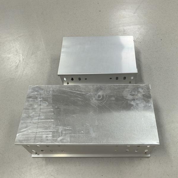 Medium Duty Load Aluminum Cable Tray with Wall Mounted / Floor Mounted Installation 1.0mm-3.0mm Thickness