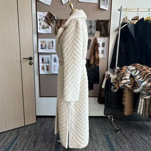 Women Faux Fur Coat Ecofriendly Fur Coat Sizes S44 To XL50 Support Customization Perfect For Winter Fashion