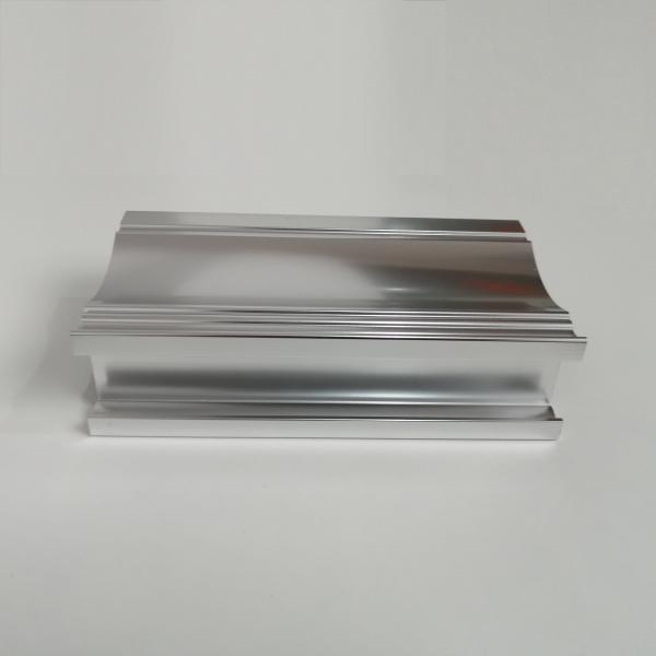 Высокая точность подвергла отполированное алюминиевые штранг-прессование механической обработке профиля 6063 алюминиевое для сползать офисное здание ливня