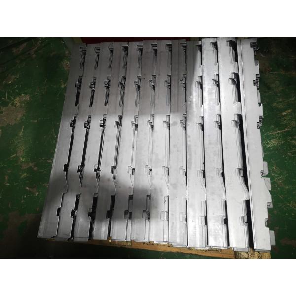 Des rails de montage en acier lourd de coût.