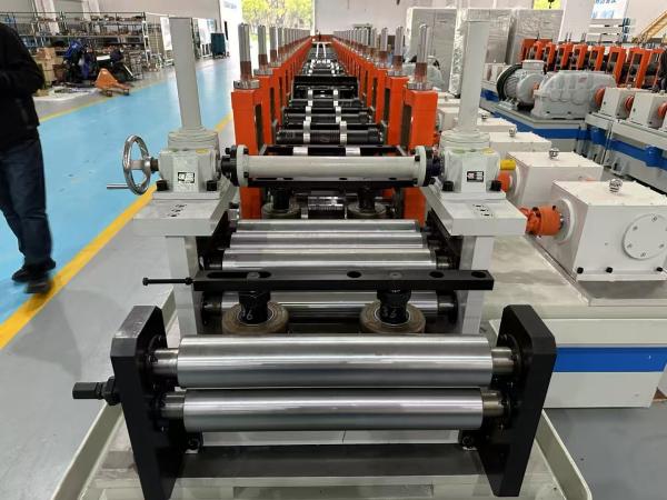 通信用ケーブルトレイ ロール 形成 機械 自動 立面シーム ロール 形成 機械