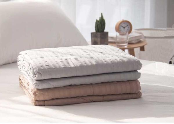 Seersucker Decorative Throw Blankets , Solid Blue / Light Pink Throw Blanket