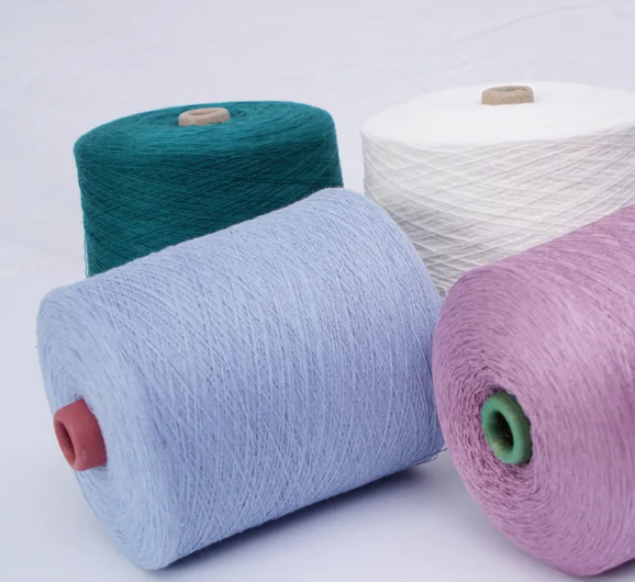 El tejido se hace más fácil con anillos de hilo de poliéster brillante, endurecidos y endurecidos