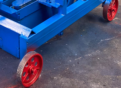 Good Hollow Block Making Machine for Concrete Clay Voltage 380V Weight KG 200 kg