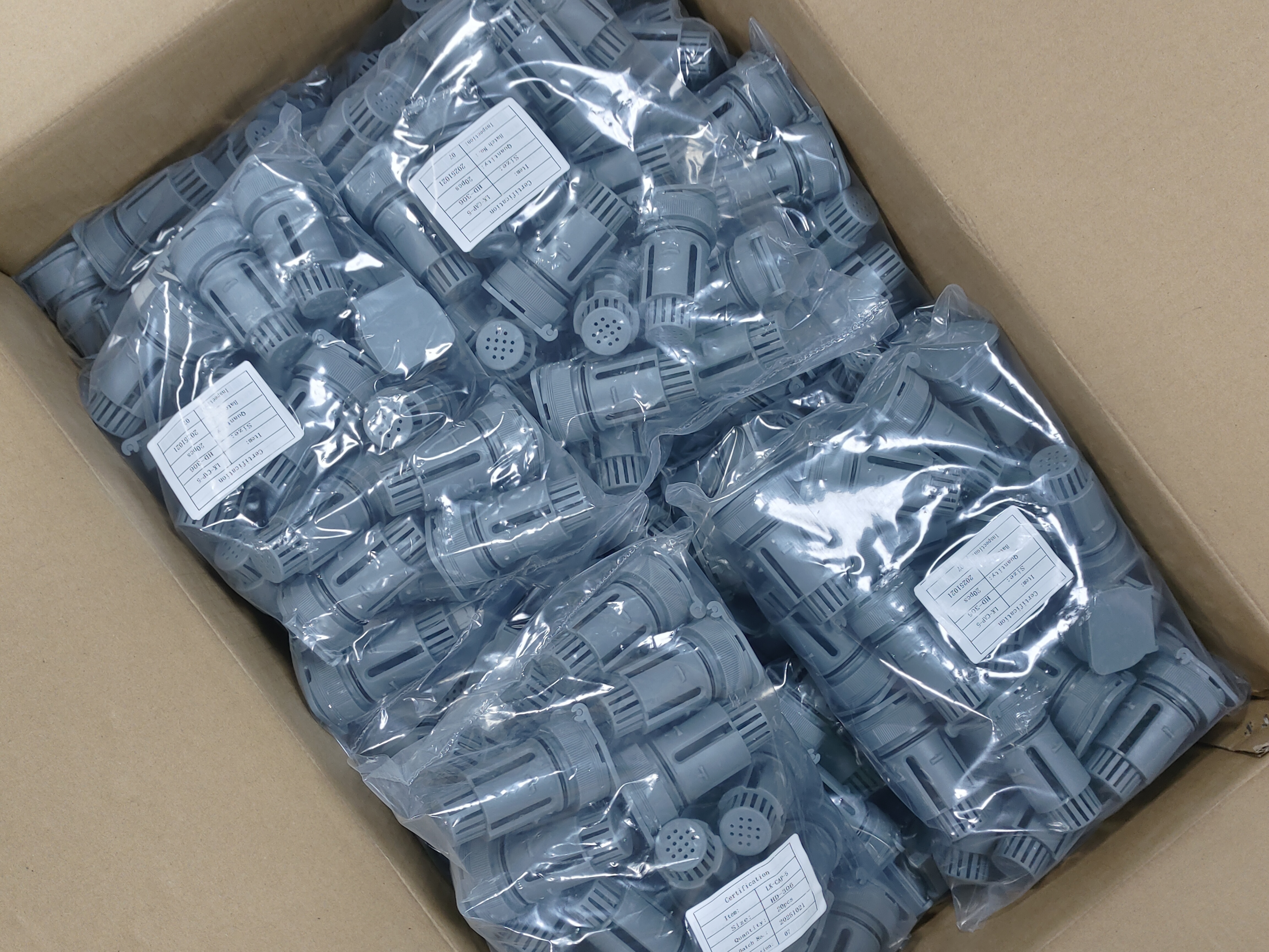 LAKER LK-CAP-4 Factory Direct Sturdy Anti-Corrosion Grey Plastic One-Piece Battery Vent Cap, Effective Water Retention for Electric Pallet Truck & Forklift Traction Lead-Acid Battery Maintenance