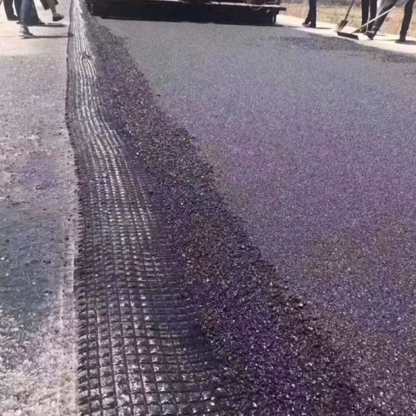 Bitumen Coated Fiberglass Geogrid Pavement Crack Control Reinforcement Mesh