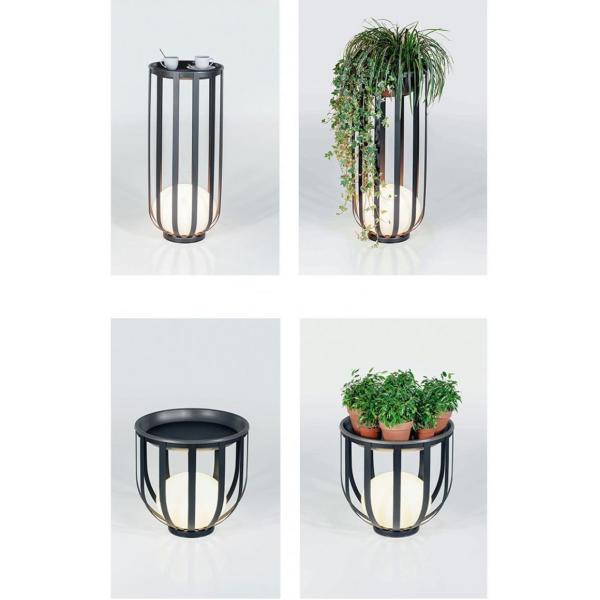 Цветок балкона света сада на открытом воздухе террасы виллы света в горшке ландшафта сада лужайки солнечный