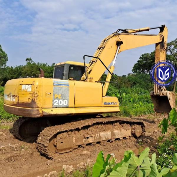 Оригинальный Komatsu PC200-7 20тонный экскаватор из Японии, в хорошем состоянии.