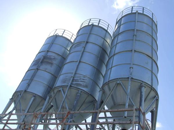 200 Ton Low Profile Cement Silo With Dust Collector Easy To Transport