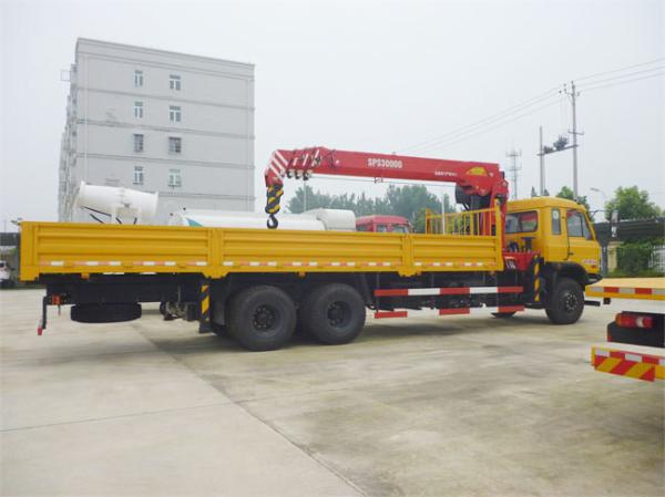 haut de gamme Dongfeng 6x6 hors route 4 Support jambes levage grue 20 tonnes camion monté grue