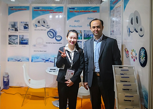 El doble echó a un lado Pes caliente del Pvc del uno mismo de las hojas del pegamento del derretimiento que laminaba para la tela de materia textil