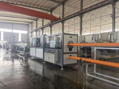 Ligne d'extrusion de tuyaux PE MPP à vis unique avec bac à vide de 9 mètres de long et emballage standard d'exportation