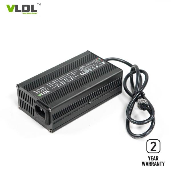 Lightweight Smart Battery Charger For Lithium Ion Battery 12V 8A Euro Input Plug Max 14V Or 14.6V