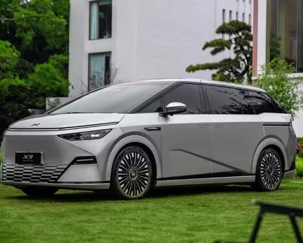 Pure New Energy ODM Vehículo eléctrico Xpeng X9 Gran modelo espacial MPV EV Coche nuevo