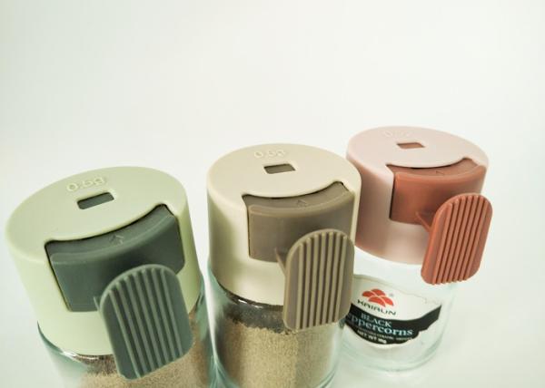 Customizable Plastic Spice Jar Lid Refillable For Kitchen / Picnic Use