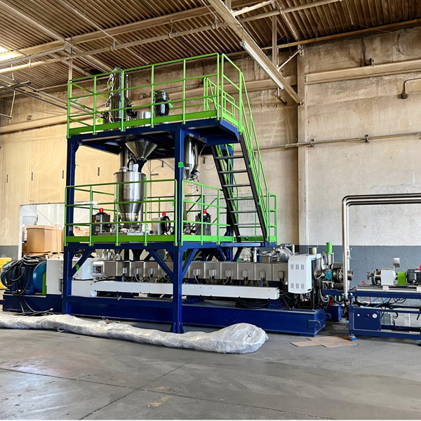 Self Cleaning Co Rotating Twin Screw Extruder with Modular Configuration for Plastic Pelletizing and Compounding