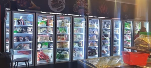 Convenience Store 8 Deg 0.6M Glass Door Display Chiller Commercial Fridge For Cold Drinks