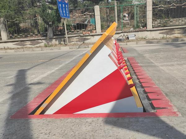 Segurança rodoviária Controle remoto hidráulico bloqueio rodoviário automático Profundidade bloqueador rodoviário 880mm