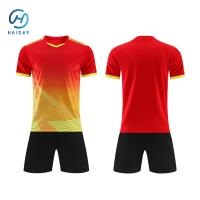 Uniformes d'équipe d'école / clubs Maillot de football personnalisé avec un tissu de maximum de confort par les fabricants de vêtements de sport professionnels