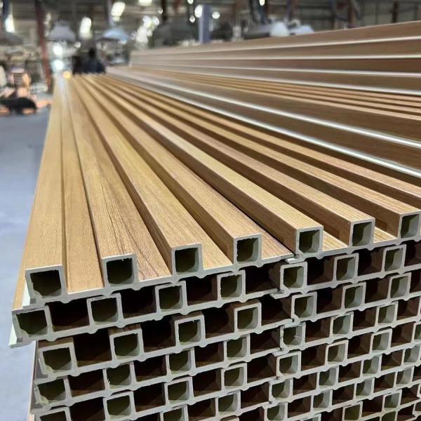 Прокатанная фильмом панель стены предпосылки ТВ