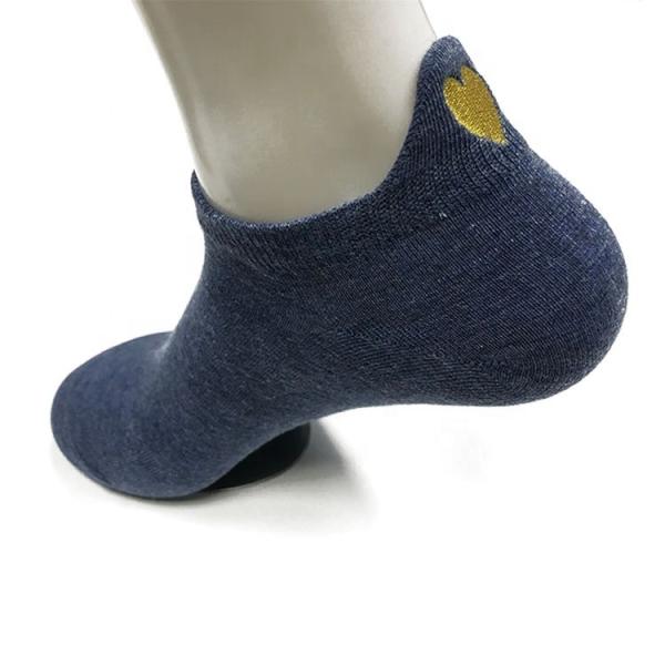 5% Spandex Fabric Women's Crew Socks with Heart Embroidery Breathable and Comfortable