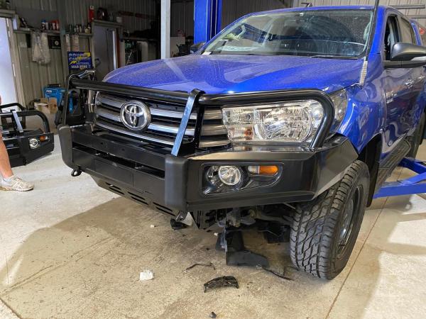 OEM Manufacturer Wholesale Powder Coated Steel Front Bull Bar For Toyota Hilux Revo Vigo Nissan Navara Np300 D40