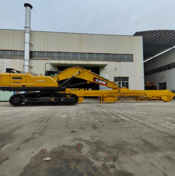 Hydraulic Excavator Arm Telescopic Boom Extends Up To 32 Meters With 1.5cbm Clamshell Bucket