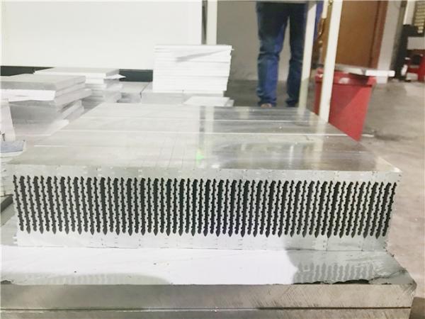 6063 - T5  Extruded Aluminum Heatsink Anodized Surface Infinite Length