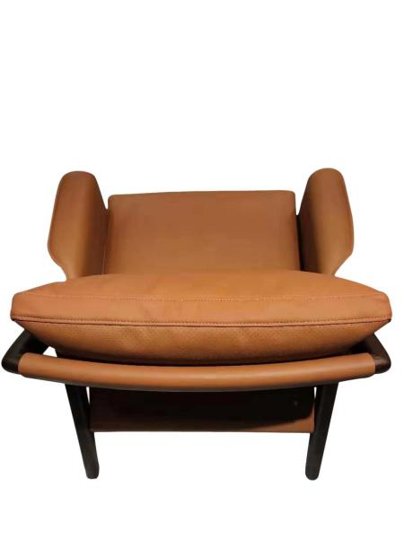 Down feather filled in Leather upholstered cushion Armchair sofa with Oak wood frame for Hotel lobby reception furniture