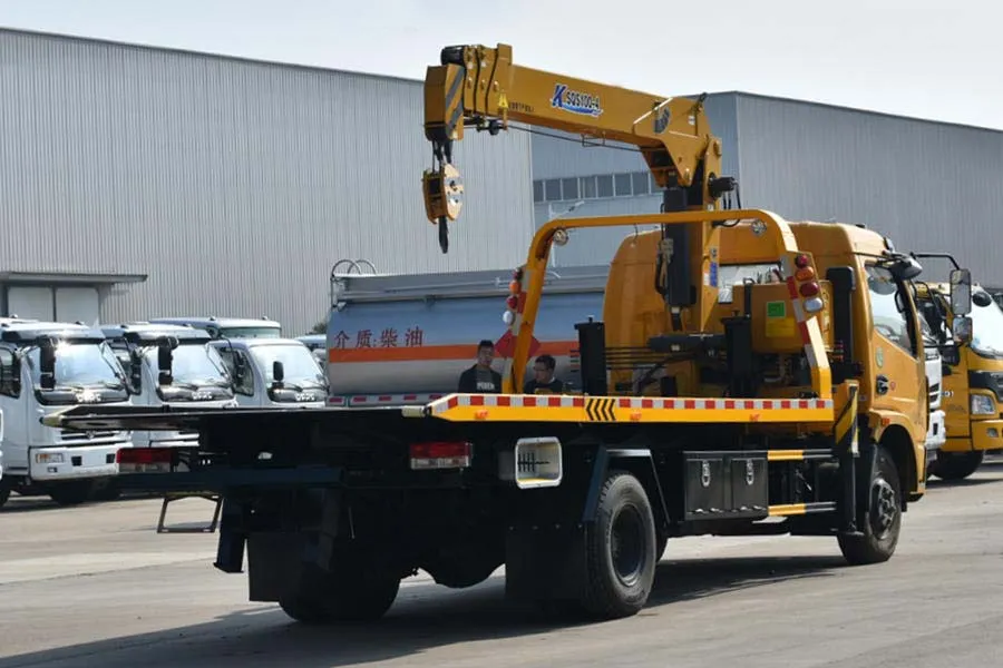 DFAC 6 Wheels Road Recovery Flatbed Wwrecker Tow Truck with Crane