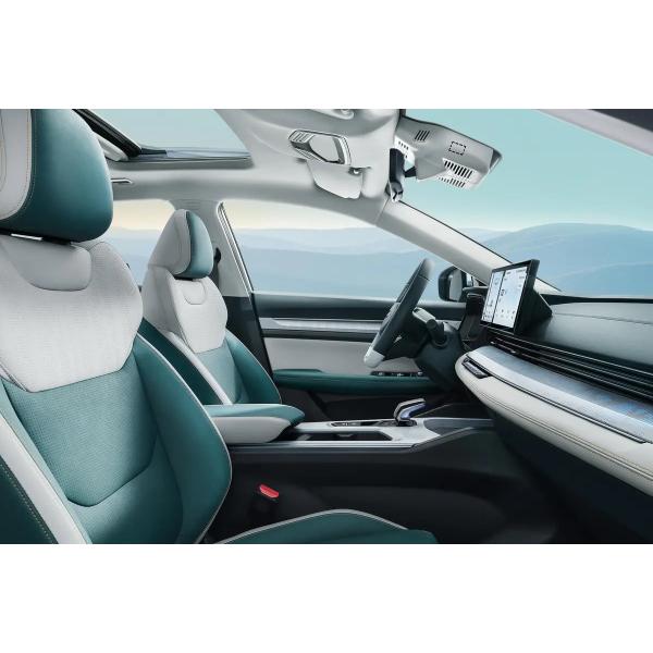 Geely Emgrand L HiP PHEV Sedan 1.5T Engine Comprehensive Range 1300KM