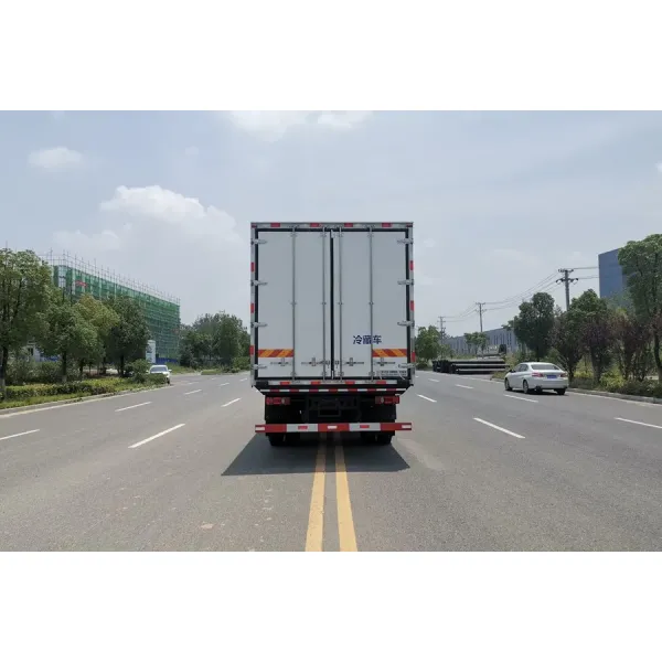 Dongfeng 6.5m/7.8m Refrigerated Food Transport Freezer Vehicle Refrigerator Van